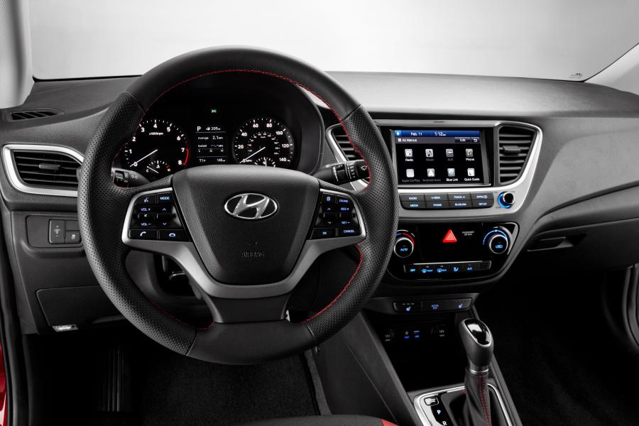 Торпедо Hyundai Accent 2017 года  (NA) (фото 19 из 63)